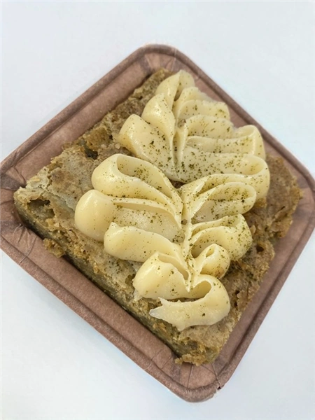 BROWNIE DE MATCHA COM BRIGADEIRO BRANCO